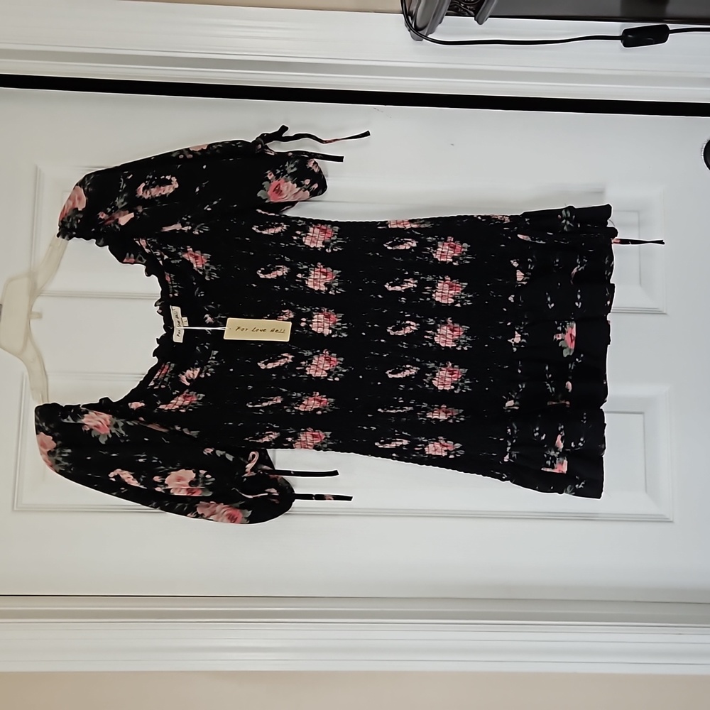 Floral Top Nwt.